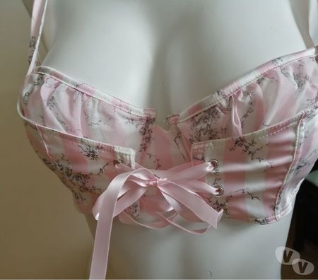 Vêtements occasion Val-d'Oise Bernes sur Oise - 95340 - Photos Vivastreet TOP BRASSIERE MULTICOLORE DE CHEZ CHANTAL THOMASS TAILLE 95C