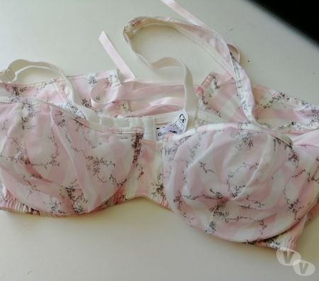Vêtements occasion Val-d'Oise Bernes sur Oise - 95340 - Photos Vivastreet TOP BRASSIERE MULTICOLORE DE CHEZ CHANTAL THOMASS TAILLE 95C