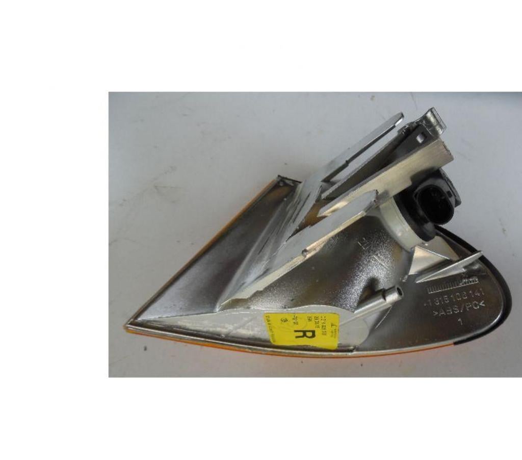 Pièces et services auto Hérault Castries - 34160 - Photos Vivastreet Clignotant avant droit neuf pour BMW 323 E46 de 1999 + pl