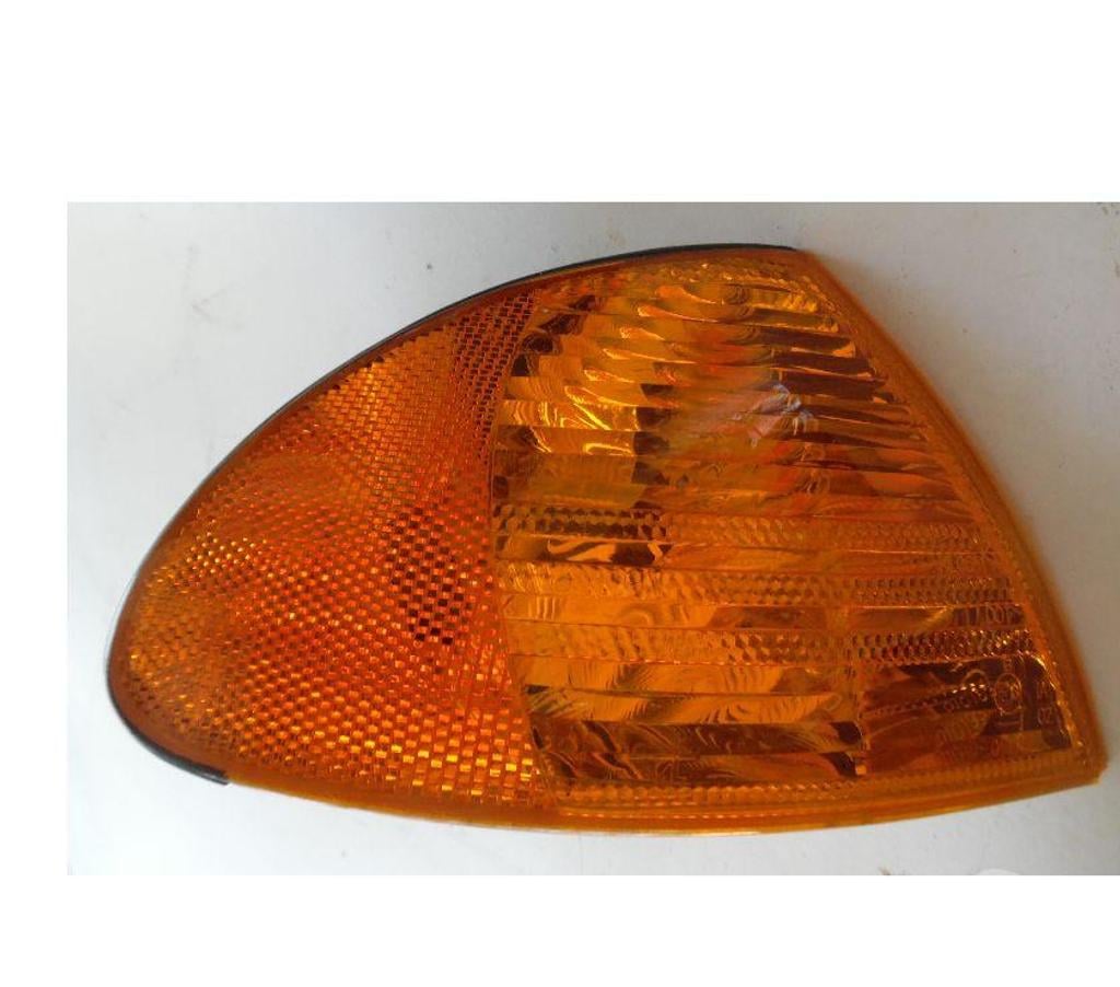 Pièces et services auto Hérault Castries - 34160 - Photos Vivastreet Clignotant avant droit neuf pour BMW 323 E46 de 1999 + pl
