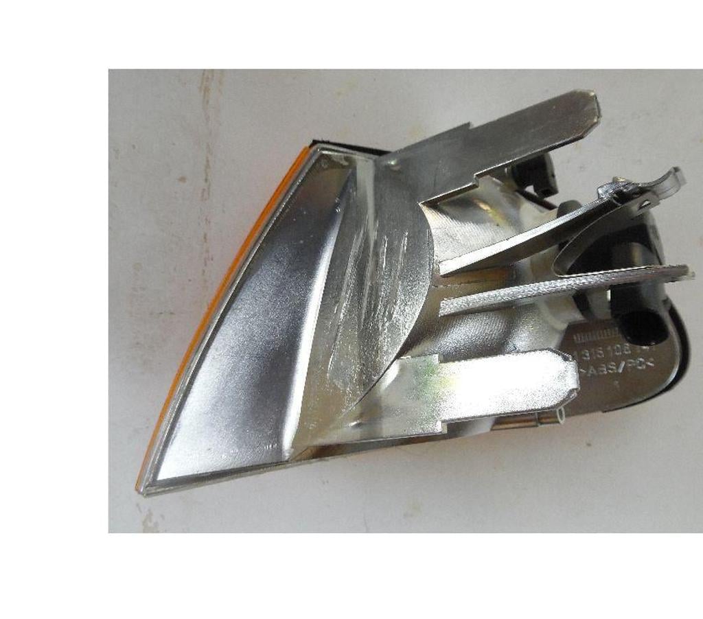 Pièces et services auto Hérault Castries - 34160 - Photos Vivastreet Clignotant avant droit neuf pour BMW 323 E46 de 1999 + pl