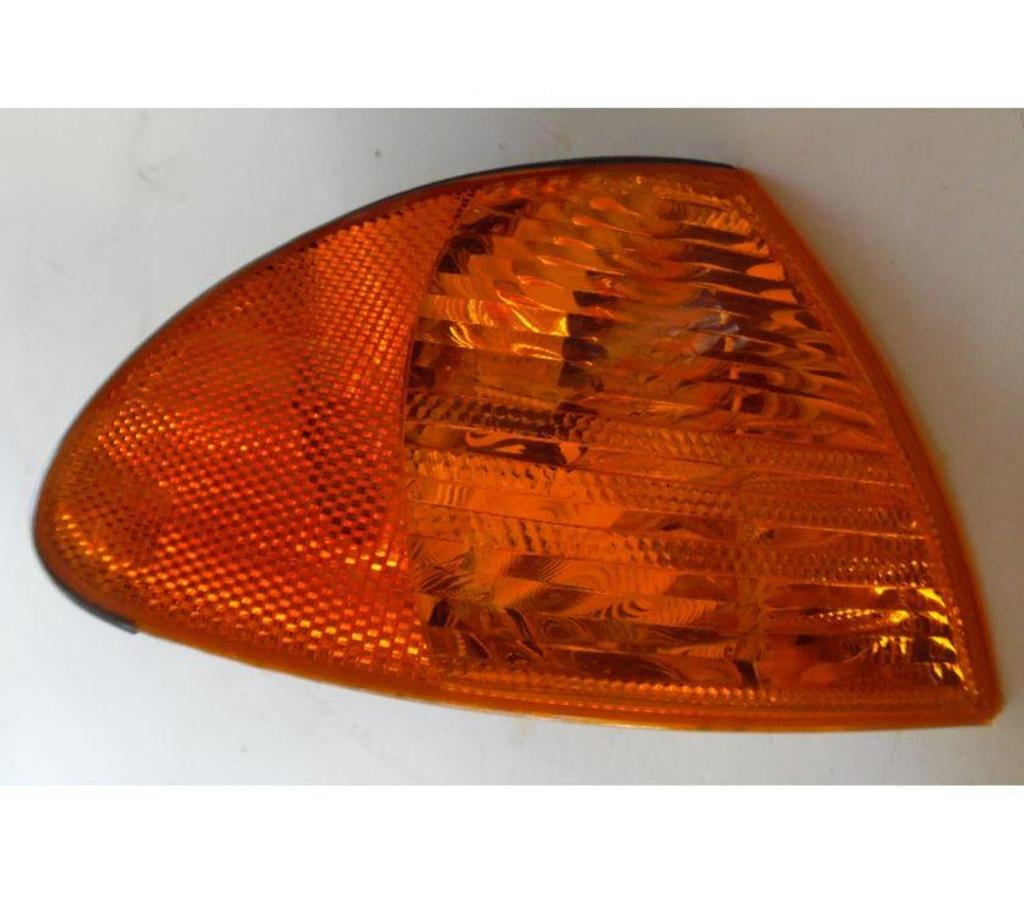Pièces et services auto Hérault Castries - 34160 - Photos Vivastreet Clignotant avant droit neuf pour BMW 323 E46 de 1999 + pl