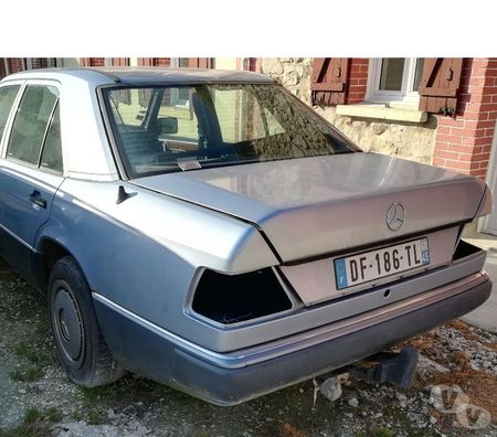 Pièces et services auto Seine-et-Marne Touquin - 77131 - Photos Vivastreet MERCEDES W124 tableau de bord noir et boiserie ou bleu