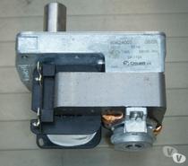 MOTEUR NEUF MARQUE CROUZET POUR TOURNE BROCHE DE ROTISSOIRE