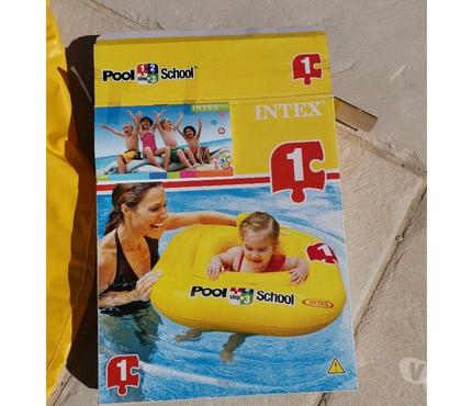Equipements bébés La Motte Servolex Savoie - Photos Vivastreet Bouée Piscine Pool School