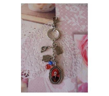 Accessoires - Bagagerie Feves Moselle - Photos Vivastreet Porte-Clé Alice Disney film Reine de coeur Série TV enfant m