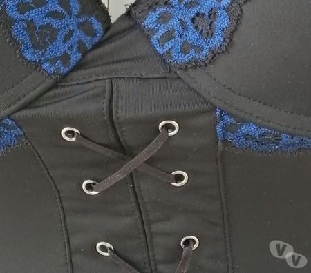 Vêtements occasion Val-d'Oise Bernes sur Oise - 95340 - Photos Vivastreet TOP BUSTIER BICOLORE A LACETS TAILLE 90B NEUF