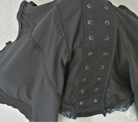 Vêtements occasion Val-d'Oise Bernes sur Oise - 95340 - Photos Vivastreet TOP BUSTIER BICOLORE A LACETS TAILLE 90B NEUF