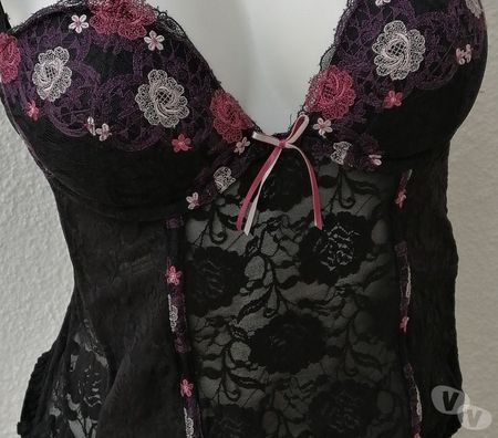Vêtements occasion Val-d'Oise Bernes sur Oise - 95340 - Photos Vivastreet BUSTIER AUX MOTIFS FLORAUX DENTELLE NEUF Taille 90D