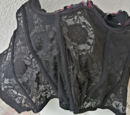 Vêtements occasion Val-d'Oise Bernes sur Oise - 95340 - Photos Vivastreet BUSTIER AUX MOTIFS FLORAUX DENTELLE NEUF Taille 90D