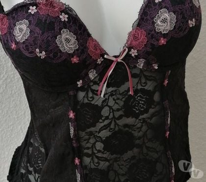 Vêtements occasion Bernes sur Oise Val-d'Oise - Photos Vivastreet BUSTIER AUX MOTIFS FLORAUX DENTELLE NEUF Taille 90D