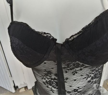 Vêtements occasion Val-d'Oise Bernes sur Oise - 95340 - Photos Vivastreet Superbe Ensemble En Dentelle GLAMOUR Taille 90c