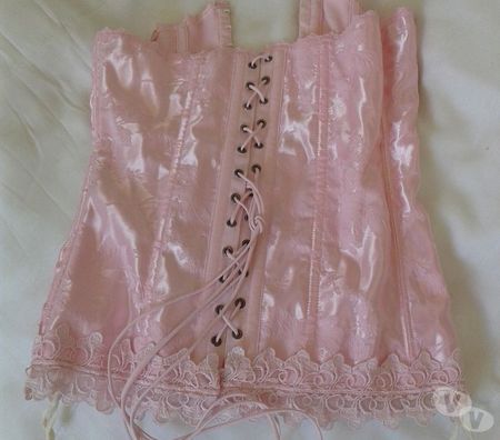 Vêtements occasion Val-d'Oise Bernes sur Oise - 95340 - Photos Vivastreet Bustier FREDERICK'S Of HOLLYWOOD ROSE FLEURS
