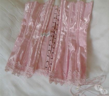 Vêtements occasion Bernes sur Oise Val-d'Oise - Photos Vivastreet Bustier FREDERICK'S Of HOLLYWOOD ROSE FLEURS