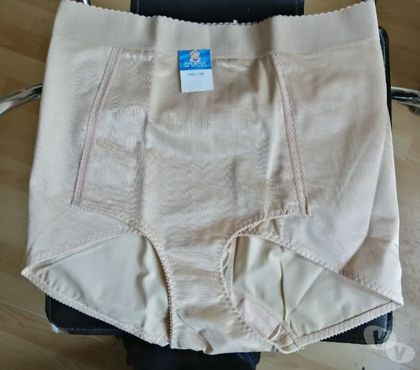 Vêtements occasion Bernes sur Oise Val-d'Oise - Photos Vivastreet Rare : GAINES A JARRETELLES NEUVES TRIOLET