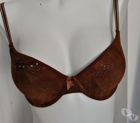 Vêtements occasion Val-d'Oise Bernes sur Oise - 95340 - Photos Vivastreet Soutien Gorge Taille 95D De Chez CHARLOTT' Neuf