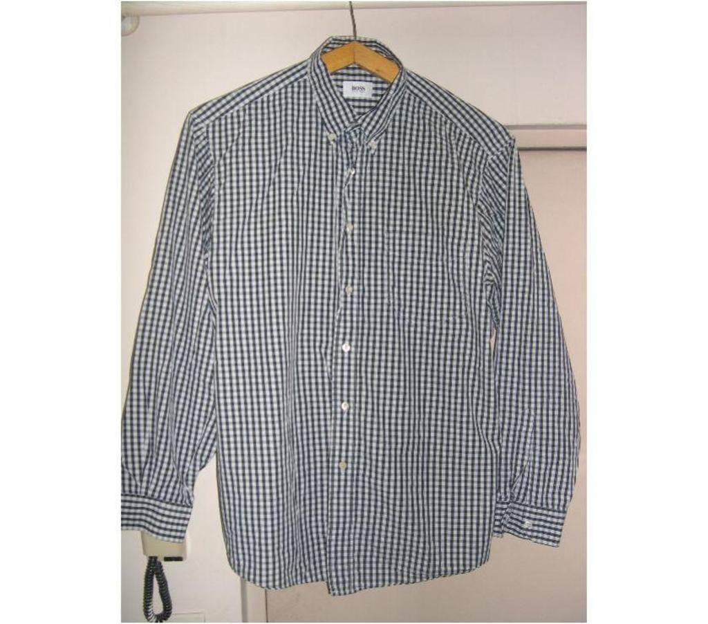 Vêtements occasion Bouches-du-Rhône Aix en Provence - Photos Vivastreet CHEMISE MANCHE LONGUE HOMME HUGO BOSS XL