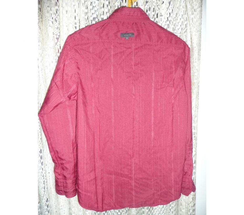 Vêtements occasion Bouches-du-Rhône Aix en Provence - Photos Vivastreet CHEMISE HOMME MANCHE LONGUE ROUGE BORDEAUX TAILLE 42
