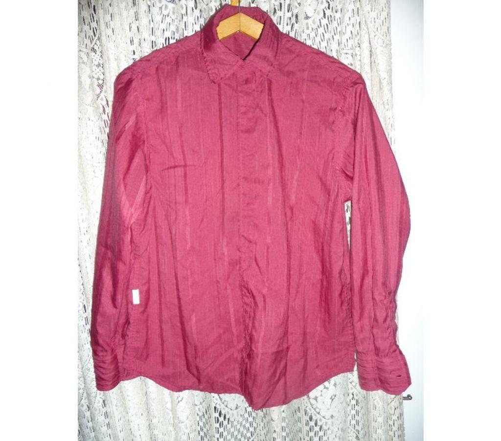 Vêtements occasion Bouches-du-Rhône Aix en Provence - Photos Vivastreet CHEMISE HOMME MANCHE LONGUE ROUGE BORDEAUX TAILLE 42