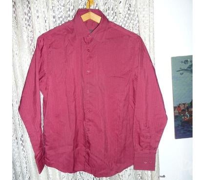 Vêtements occasion Aix en Provence Aix en Provence - Photos Vivastreet CHEMISE HOMME MANCHE LONGUE ROUGE BORDEAUX TAILLE 42