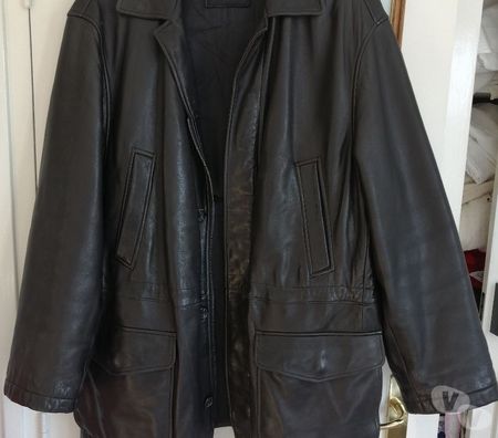 Vêtements occasion Val-d'Oise Bernes sur Oise - 95340 - Photos Vivastreet TOP Manteau Agneau Plongé HUGO BOSS Neuf Taille 54
