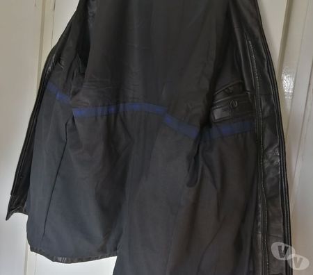 Vêtements occasion Val-d'Oise Bernes sur Oise - 95340 - Photos Vivastreet TOP Manteau Agneau Plongé HUGO BOSS Neuf Taille 54