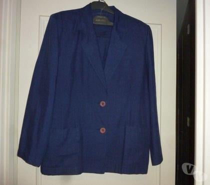Vêtements occasion Le Kremlin Bicetre Val-de-Marne - Photos Vivastreet Tailleur Un Jour Ailleurs bleu marine