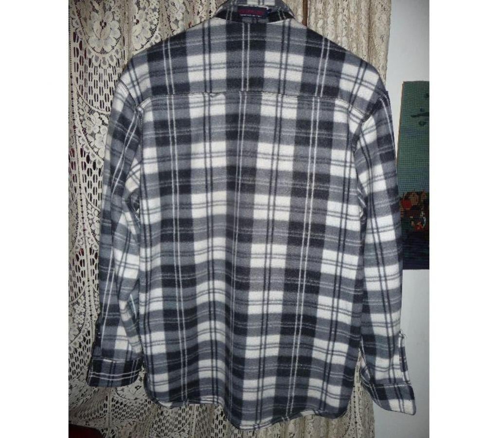 Vêtements occasion Bouches-du-Rhône Aix en Provence - Photos Vivastreet SURCHEMISE POLAIRE HOMME BOUTONNEE A CARREAUX 46 XXL