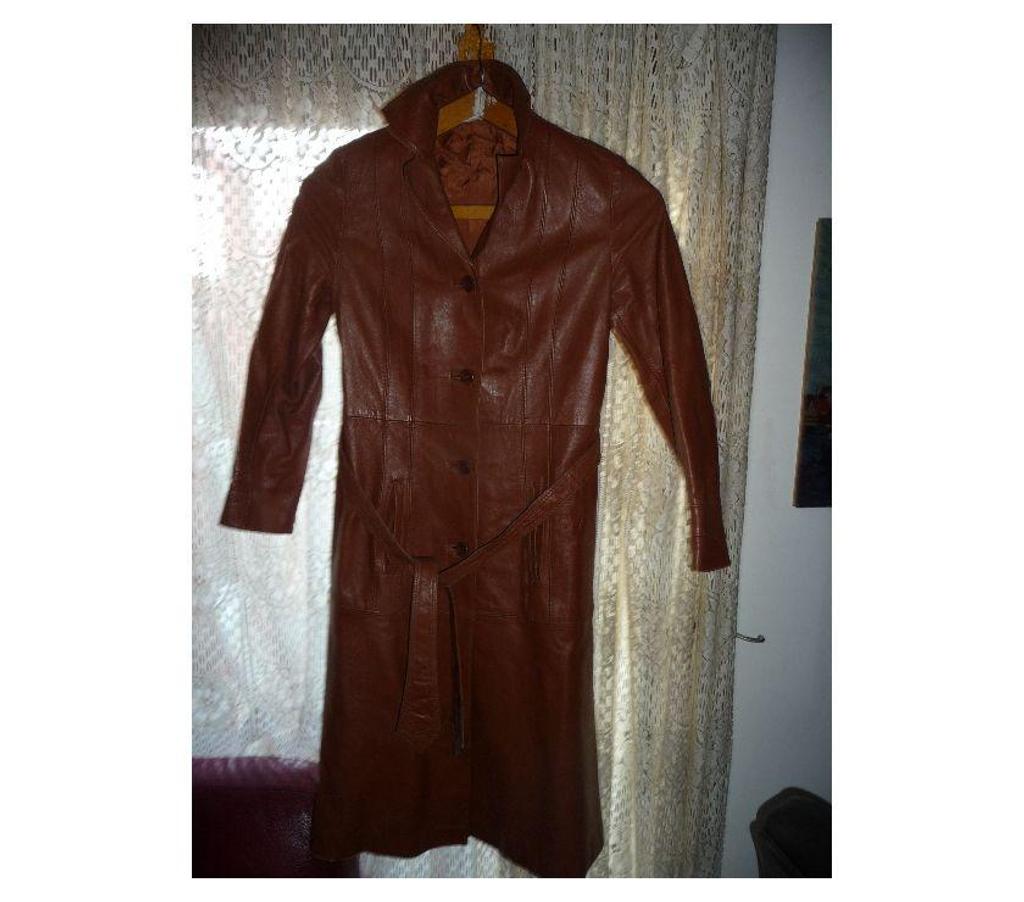 Vêtements occasion Bouches-du-Rhône Aix en Provence - Photos Vivastreet MANTEAU LEGER 100 % CUIR MARRON FEMME TAILLE 38 40