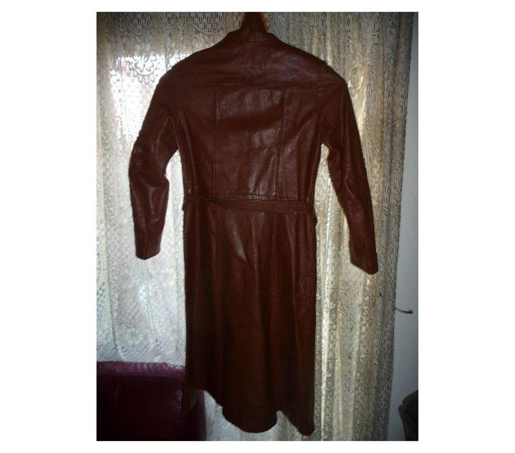 Vêtements occasion Bouches-du-Rhône Aix en Provence - Photos Vivastreet MANTEAU LEGER 100 % CUIR MARRON FEMME TAILLE 38 40