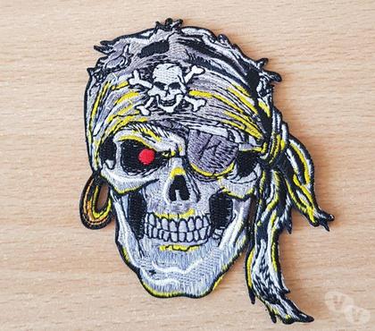 Collection Carnon Hérault - Photos Vivastreet Ecusson brodé tête de mort pirate 9x8 cm thermocollant