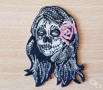 Collection Carnon Hérault - Photos Vivastreet Ecusson brodé tatooed girl skull face rose 8x5 cm