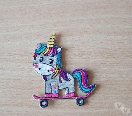 Collections Carnon Hérault - Photos Vivastreet licorne unicorn skateboard skate 7x8 cm thermocollant
