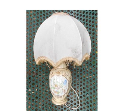 Décoration-Art-Antiquité Castries Hérault - Photos Vivastreet LAMPE DE CHEVET ANCIENNE EN CÉRAMIQUE DÉCORS FLEURS 