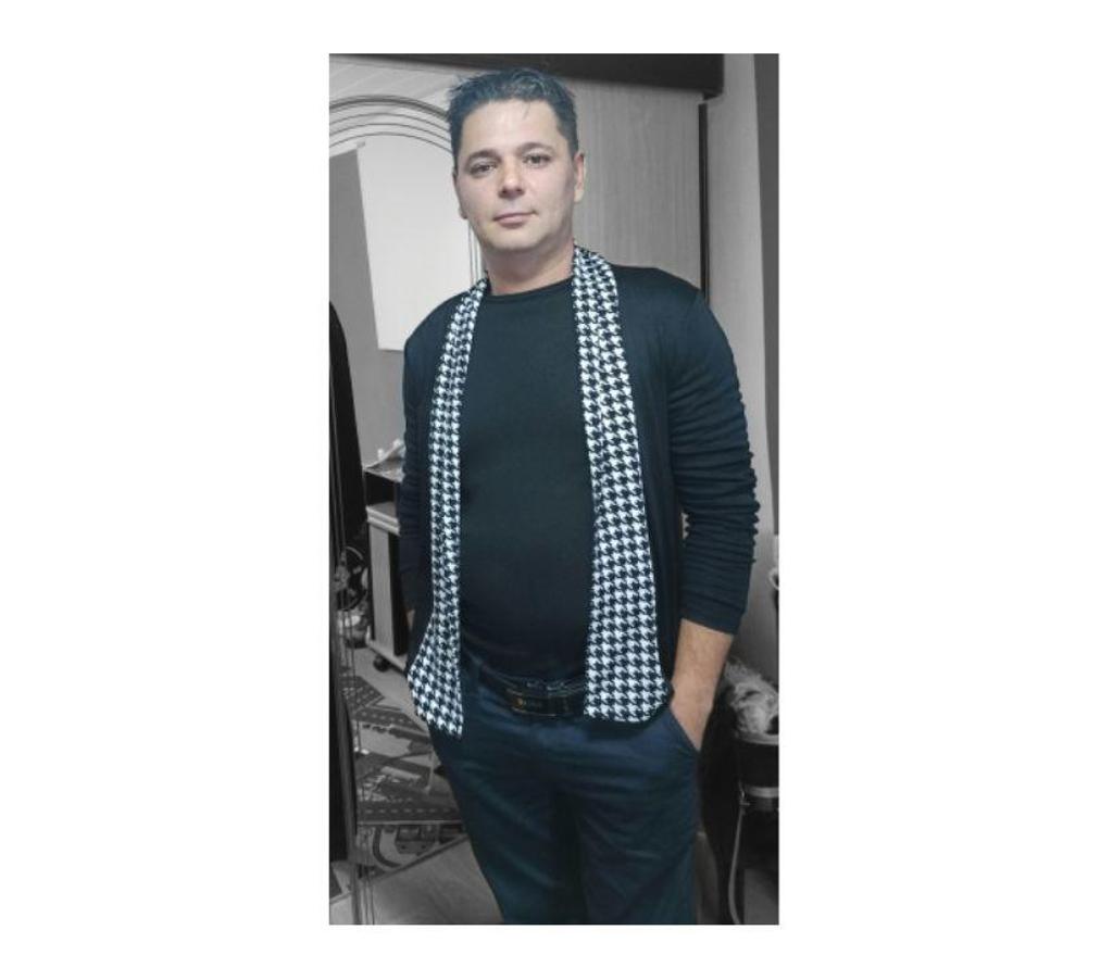 Vêtements occasion Bouches-du-Rhône Aix en Provence - Photos Vivastreet PULL CARDIGAN HOMME MANCHE LONGUE IMPRIME