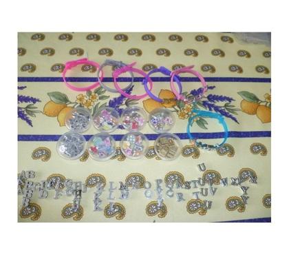 Bijoux occasion Hauconcourt Moselle - Photos Vivastreet Lot Bracelets composer Lettres prenoms fille loisirs mode cr