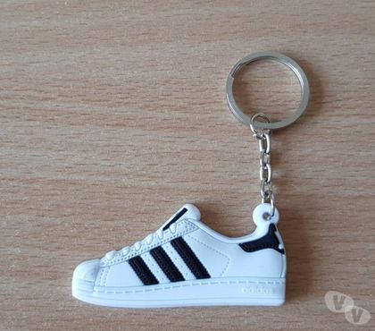 Collections Carnon Hérault - Photos Vivastreet porte clé basket sneakers Adidas superstar blanc