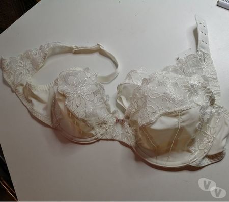 Vêtements occasion Val-d'Oise Bernes sur Oise - 95340 - Photos Vivastreet SOUTIEN GORGE ARMATURES DE CHEZ TRIUMPH TAILLE 90C (Neuf)