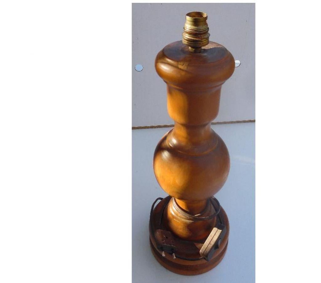 Décoration - art Hérault Castries - 34160 - Photos Vivastreet LAMPE DE CHEVET ANCIENNE CONTRÔLÉE EN BOIS SANS ABAT JOUR 