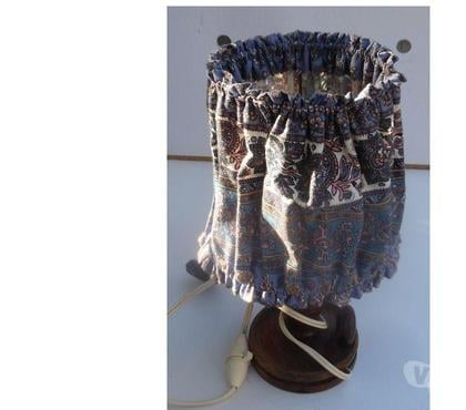 Décoration-Art-Antiquité Castries Hérault - Photos Vivastreet JOLIE LAMPE DE CHEVET ANCIENNE BOIS AVEC ABAT-JOUR DENTELLE