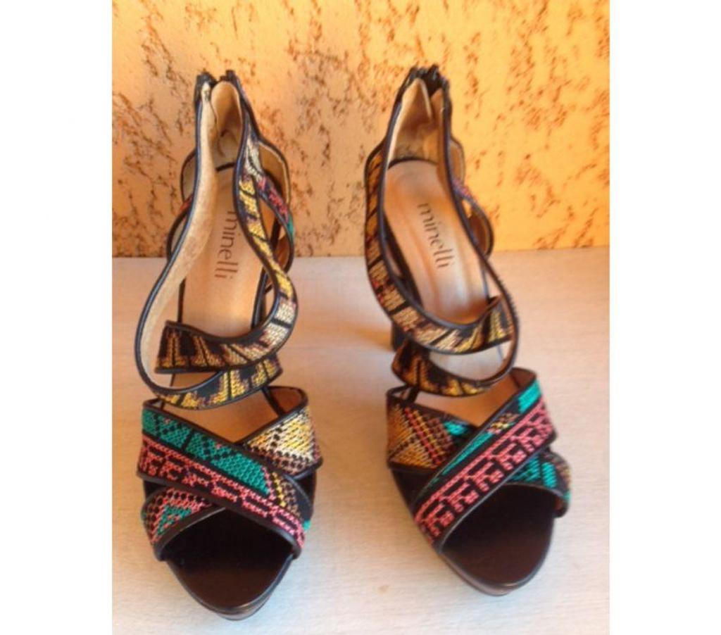 Chaussures Seine-et-Marne Meaux - 77100 - Photos Vivastreet CHAUSSURES SANDALES Minelli taille 38