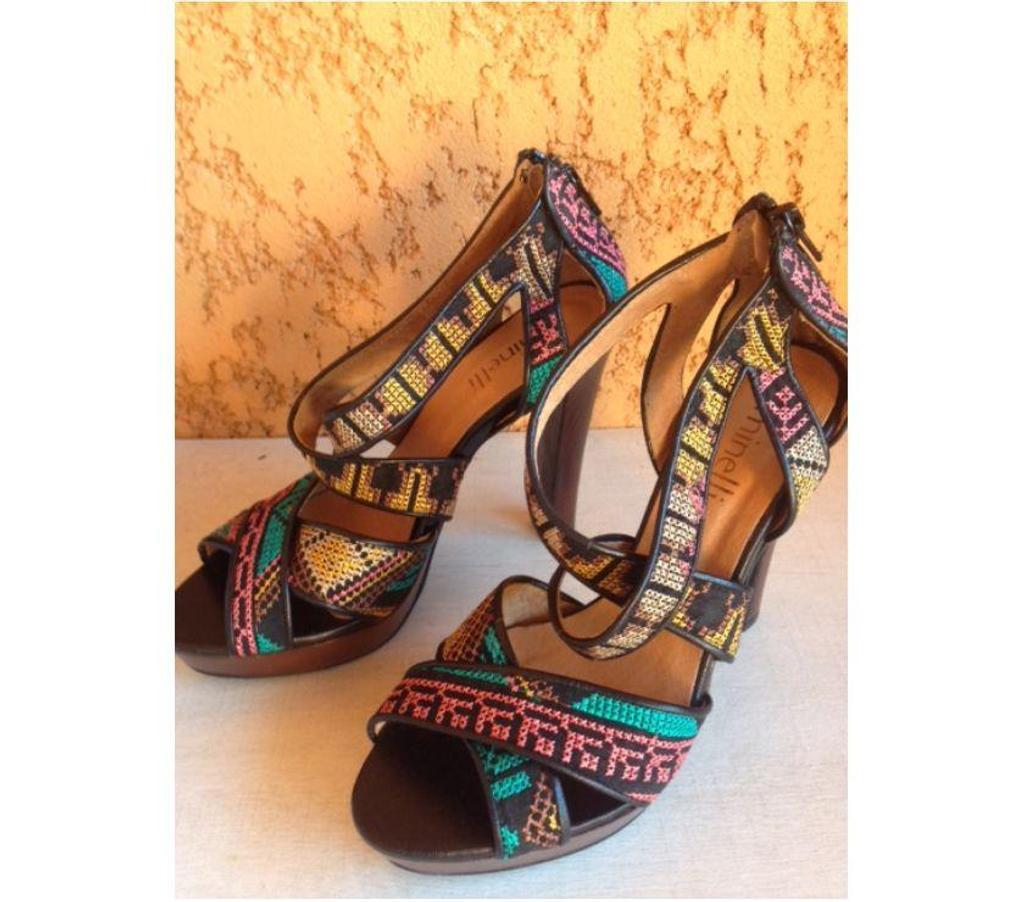 Chaussures Seine-et-Marne Meaux - 77100 - Photos Vivastreet CHAUSSURES SANDALES Minelli taille 38