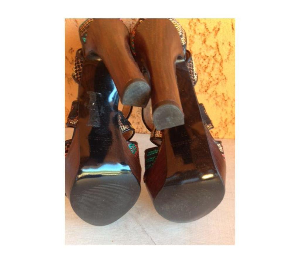 Chaussures Seine-et-Marne Meaux - 77100 - Photos Vivastreet CHAUSSURES SANDALES Minelli taille 38