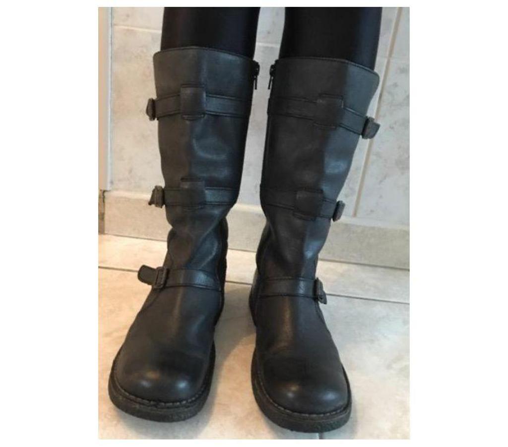 Chaussures Seine-et-Marne Meaux - 77100 - Photos Vivastreet Bottes KICKERS femme, 39
