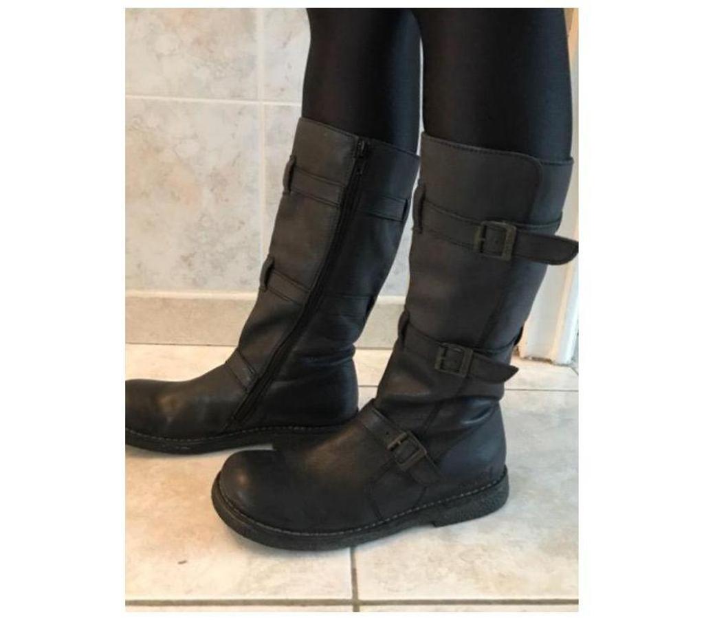 Chaussures Seine-et-Marne Meaux - 77100 - Photos Vivastreet Bottes KICKERS femme, 39