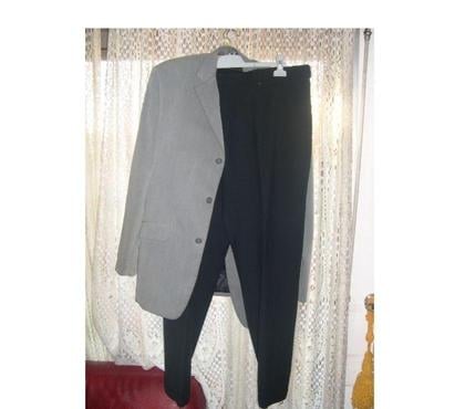 Vêtements occasion Aix en Provence Aix en Provence - Photos Vivastreet MAGNIFIQUE ENSEMBLE DEMIE SAISON 54VESTEPANTALON GRIS NOIR