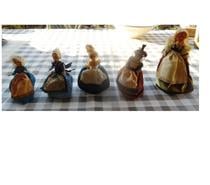 poupées à collectionner 3 de 14 cm, 1 de 18 cm et 1 de 22 cm