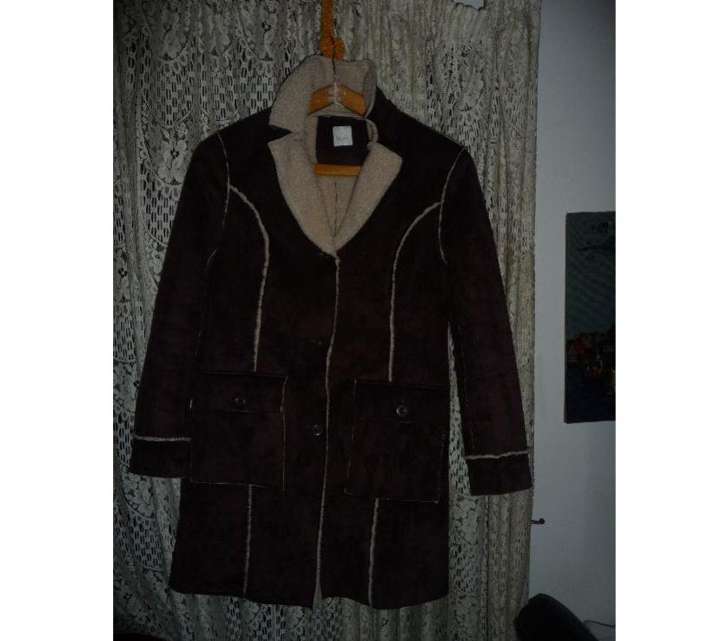 Vêtements occasion Bouches-du-Rhône Aix en Provence - Photos Vivastreet MANTEAU FOURREE LONG FEMME TAILLE 42 COULEUR MARRON FONCE