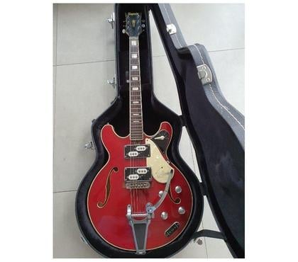 Instruments de musique Mommenheim Bas-Rhin - Photos Vivastreet Guitare 14 caisse EMPERADOR années 60 - Stéréo