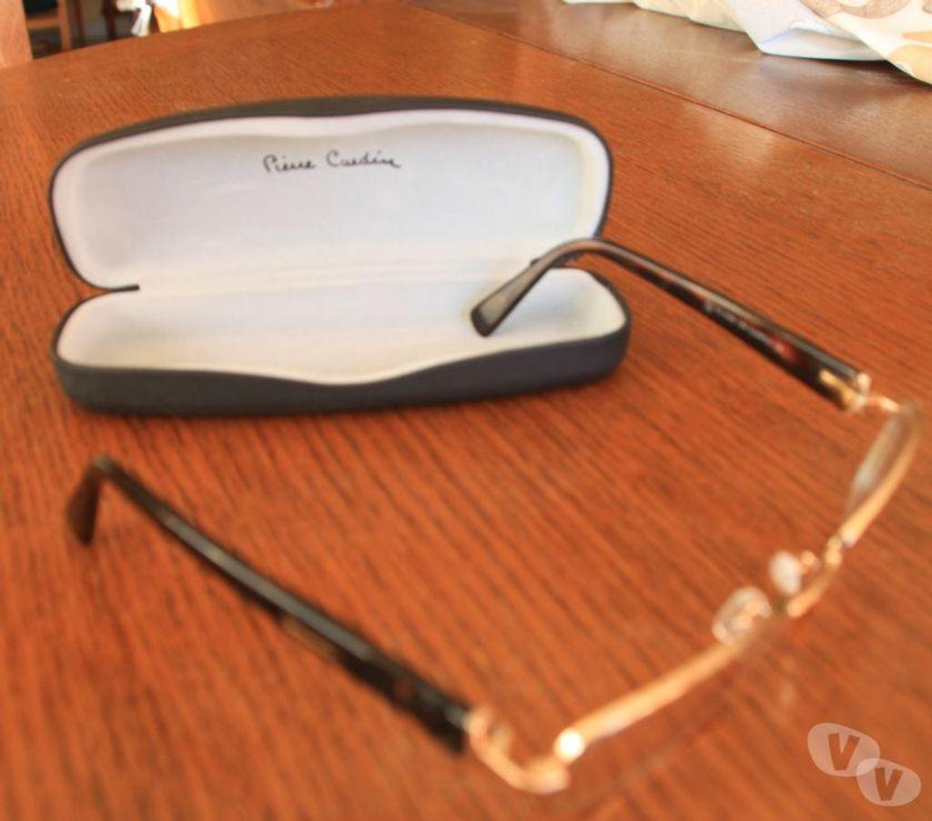 Accessoires - Bagagerie Hérault Fabregues - 34690 - Photos Vivastreet Pierre CARDIN Monture lunette de vue femme